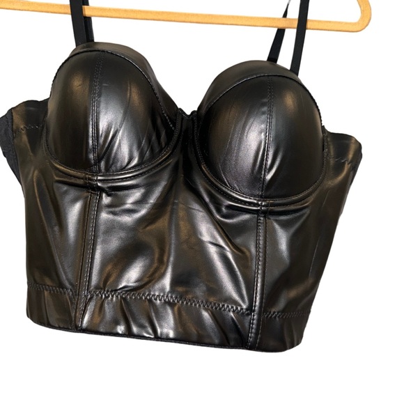 Woman’s bustier black leather like with cup front - Picture 2 of 3